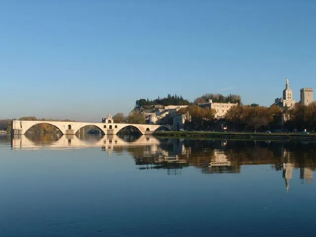 LE PONT D'AVIGNON