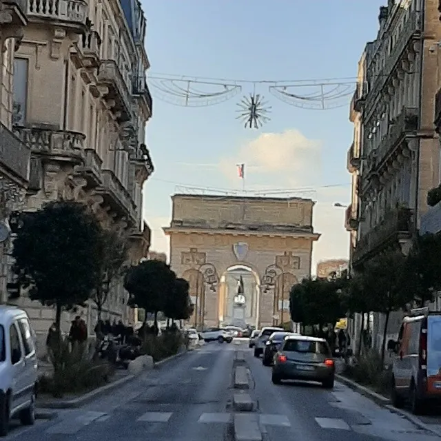 Montpellier, son ptit arc de Triomphe et sa ville historique