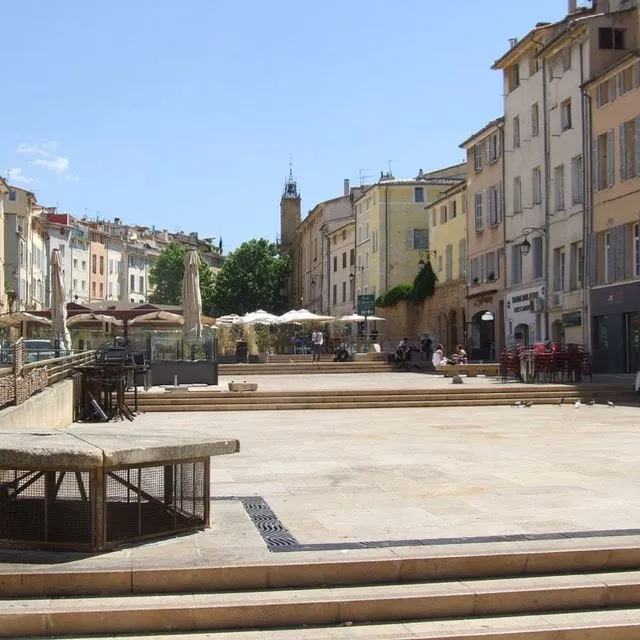 Aix en Provence la Place des Cardeurs