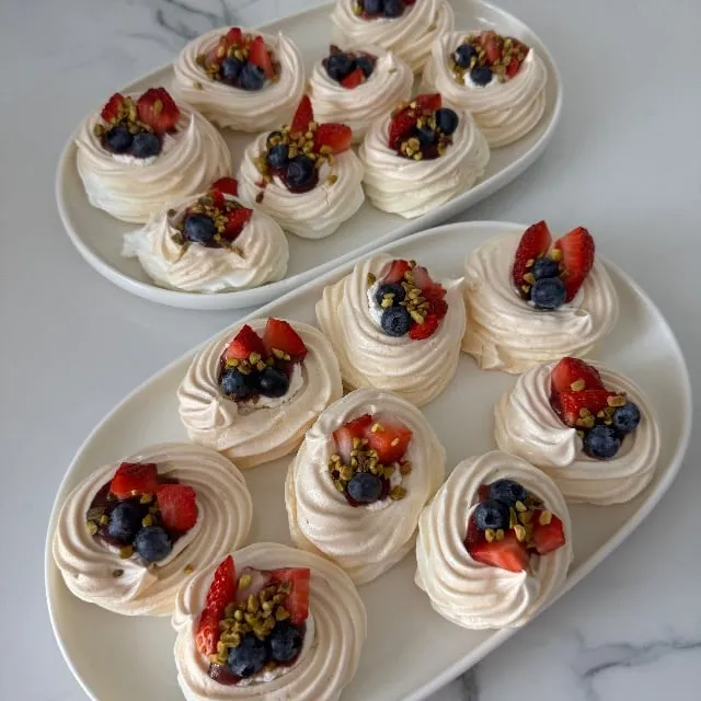 Pavlova pistache fruits rouges 🍓🤤